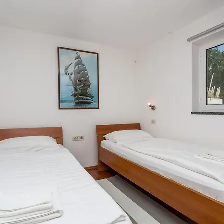 Molnar Sergej Semesteranläggning (resort)